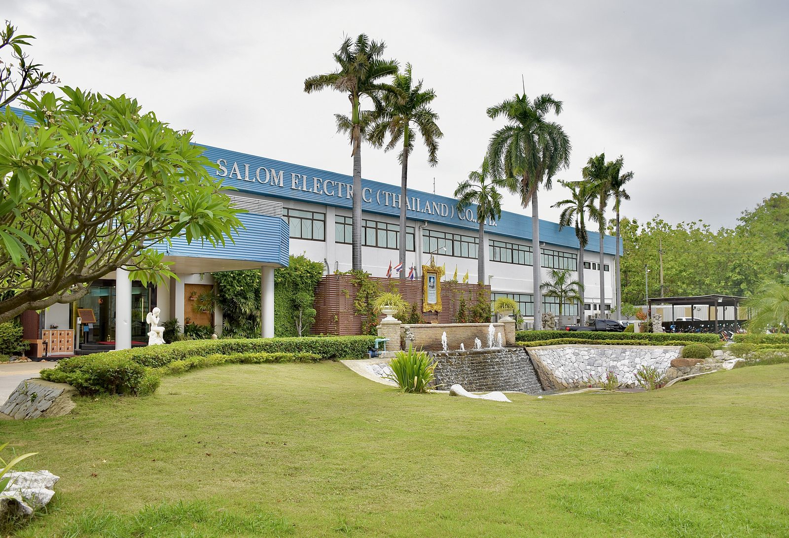 Salom campus and grounds